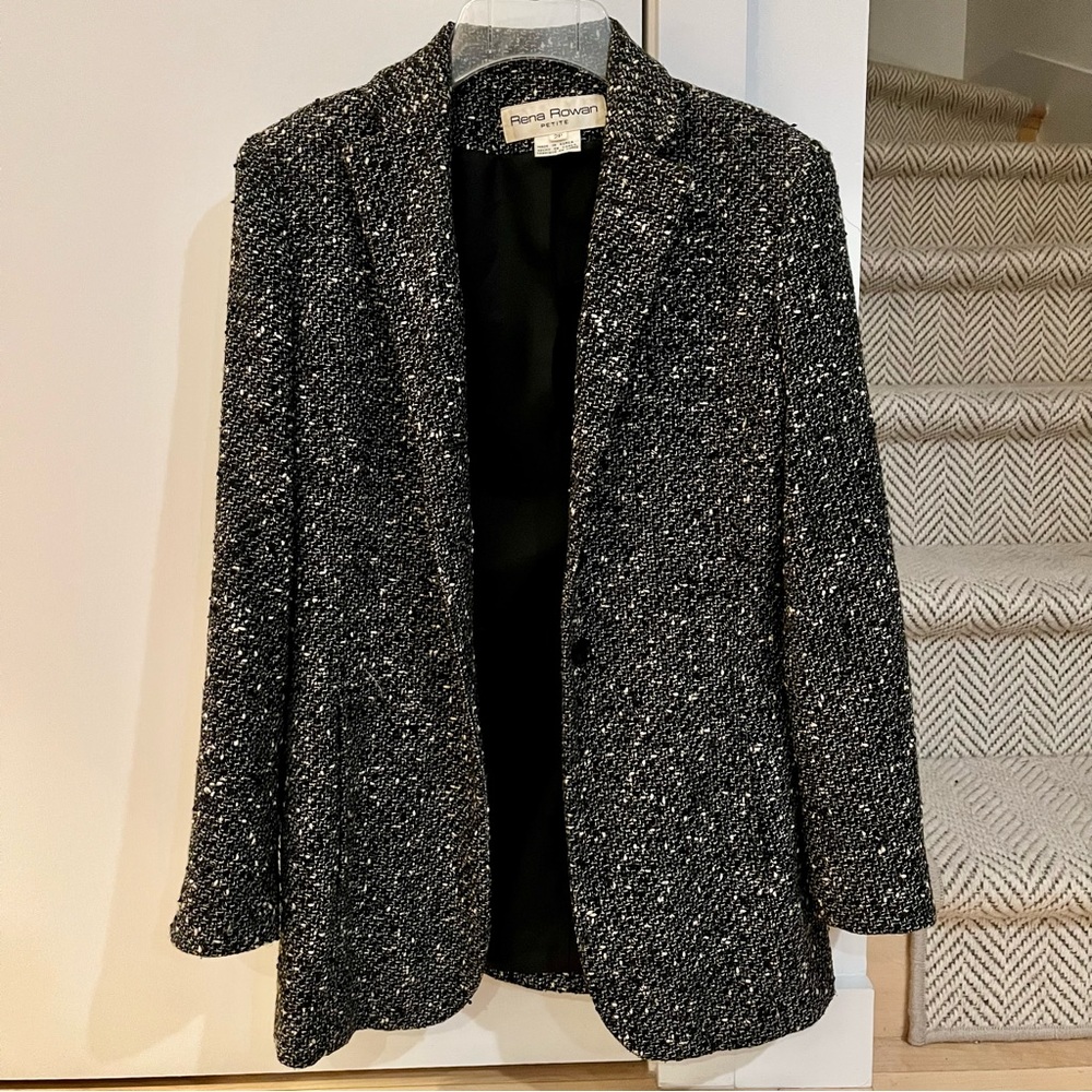 Women’s tweed blazer